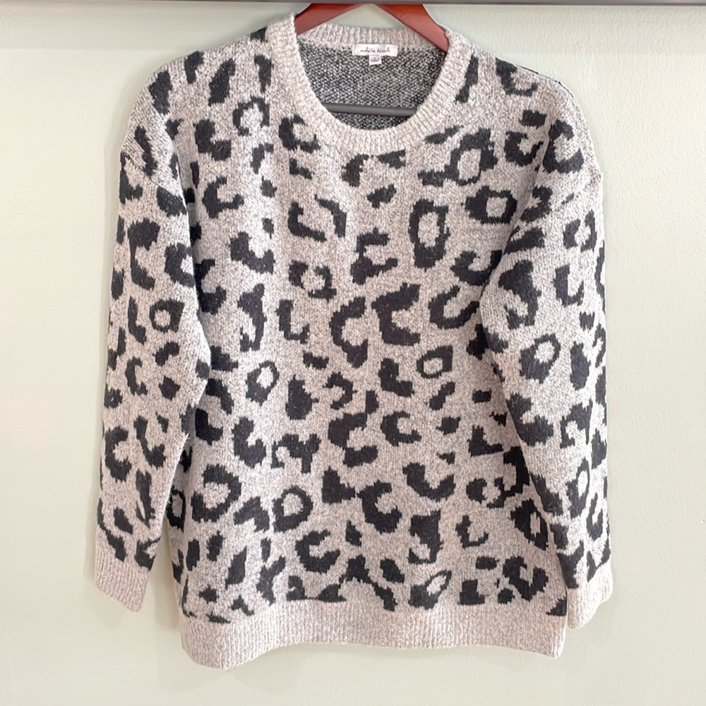 White Birch Gray & Black Leopard Animal Print Cozy Soft Sweater Women's L.